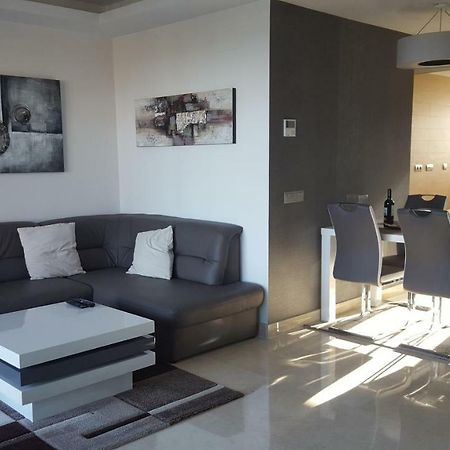 Horizon Beach Apartment เอสเตโปนา ภายนอก รูปภาพ
