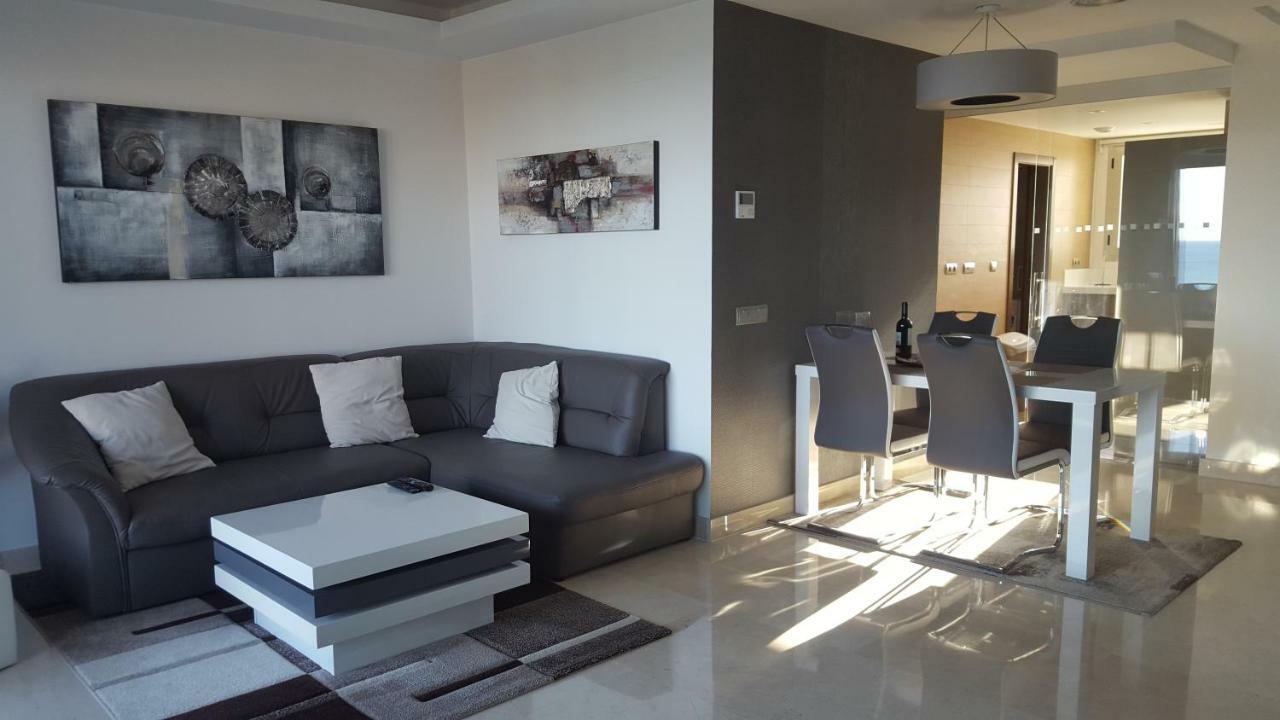 Horizon Beach Apartment เอสเตโปนา ภายนอก รูปภาพ